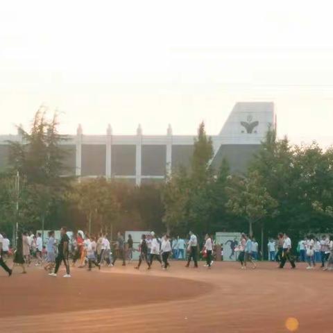 静待花开——临沂市第四十中学2015级一级部家长会