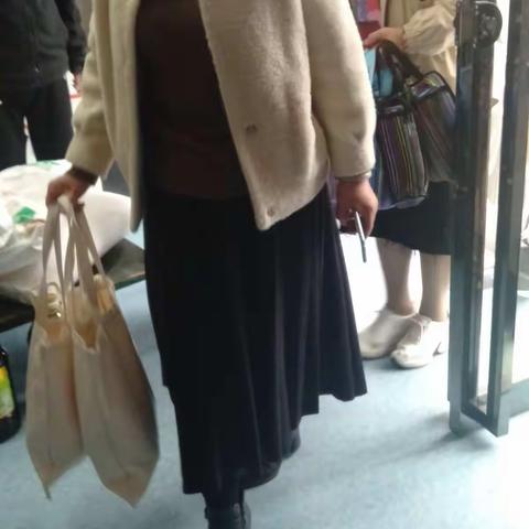 高陵区总工会“重阳节”前来看望、慰问我中心老人！