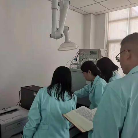 以科学严谨、客观公正的职业精神，爱岗敬业，团结一心的工作态度做好药品检验工作