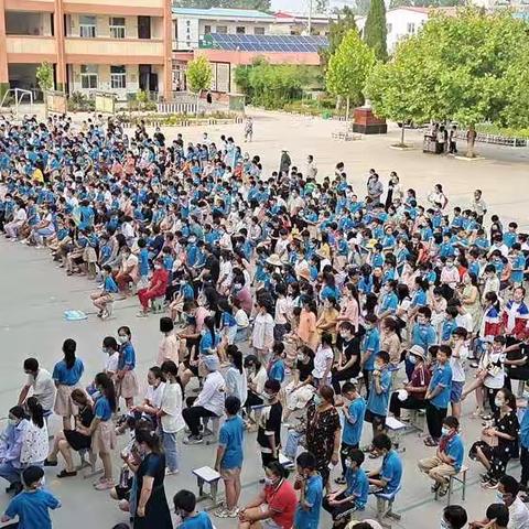 赵岗镇中心小学防溺亡专题家长会