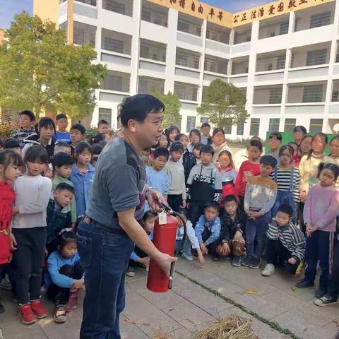 消防疏散实演练，安全时刻记心间 ——罗家坊小学开展消防逃生演练活动