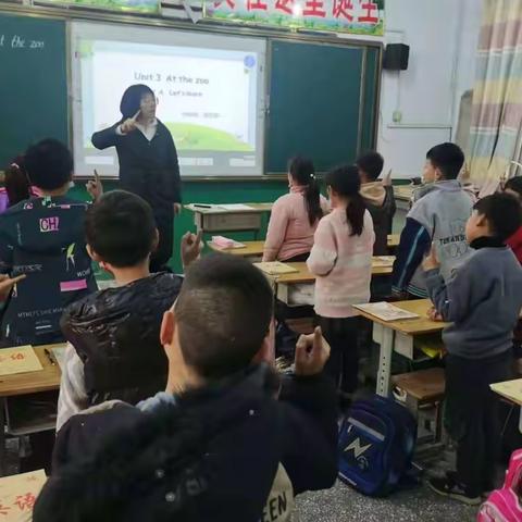 不负春光，且行且学—南平小学英语组开展英语教研活动