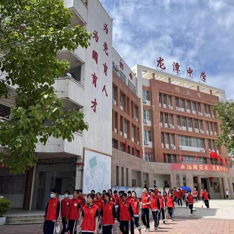 垃圾不落地 龙潭更美丽——龙潭中学爱心志愿者一直在行动