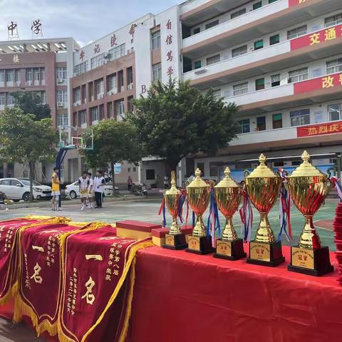 点亮青春梦想 成就出彩人生——龙潭中学第八届高一级三人篮球赛圆满结束