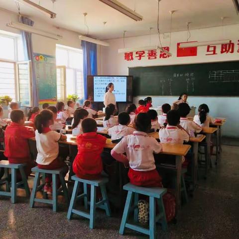 以课程促交流  用活动展风采