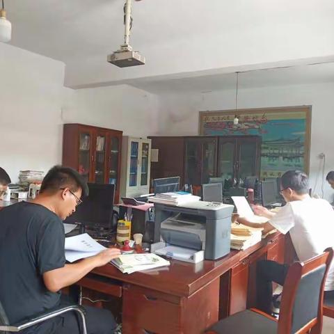 上台学区开展学区教研与教案作业大检查活动