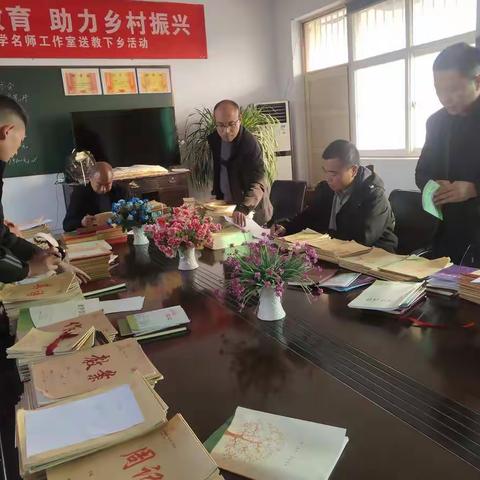 抓业务，促发展——记铁炉学区教案作业业务检查