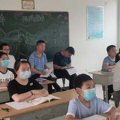 听课调研促成长——横水镇中心校领导莅临上台学区听课调研