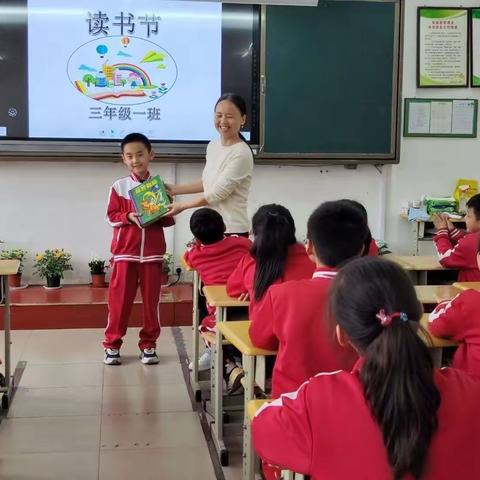 师生品书香，阅读促成长——三年级一班读书活动