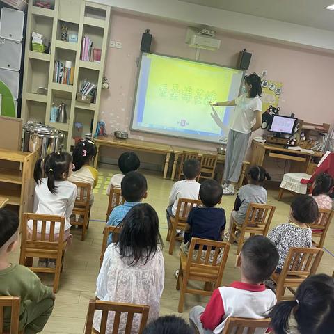 小二班主题二《尝一尝，真好吃》1