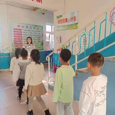 “新生入学，梦想起航”  ——南台镇树林子小学迎一年级新生适应期教育活动记实