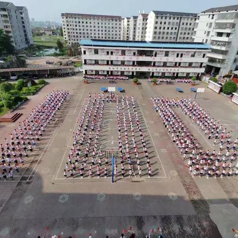 湖南乡中心小学举行“红领巾向党，献礼百年华诞”主题升旗仪式