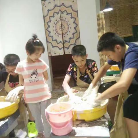 告别六一，他们用玩泥巴的方式