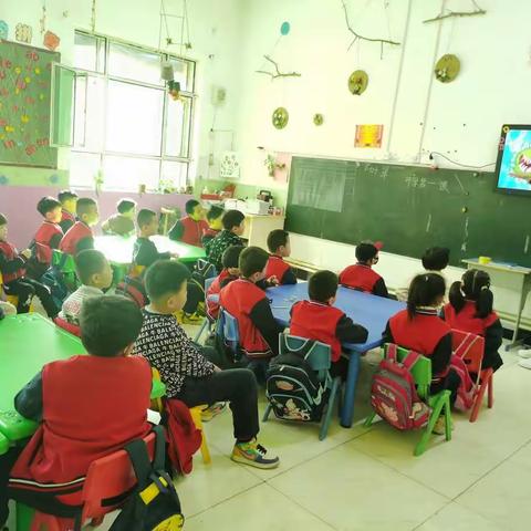 “阳春三月，快乐你我”鄯善县小天才幼儿园豆豆一班三月份生活篇