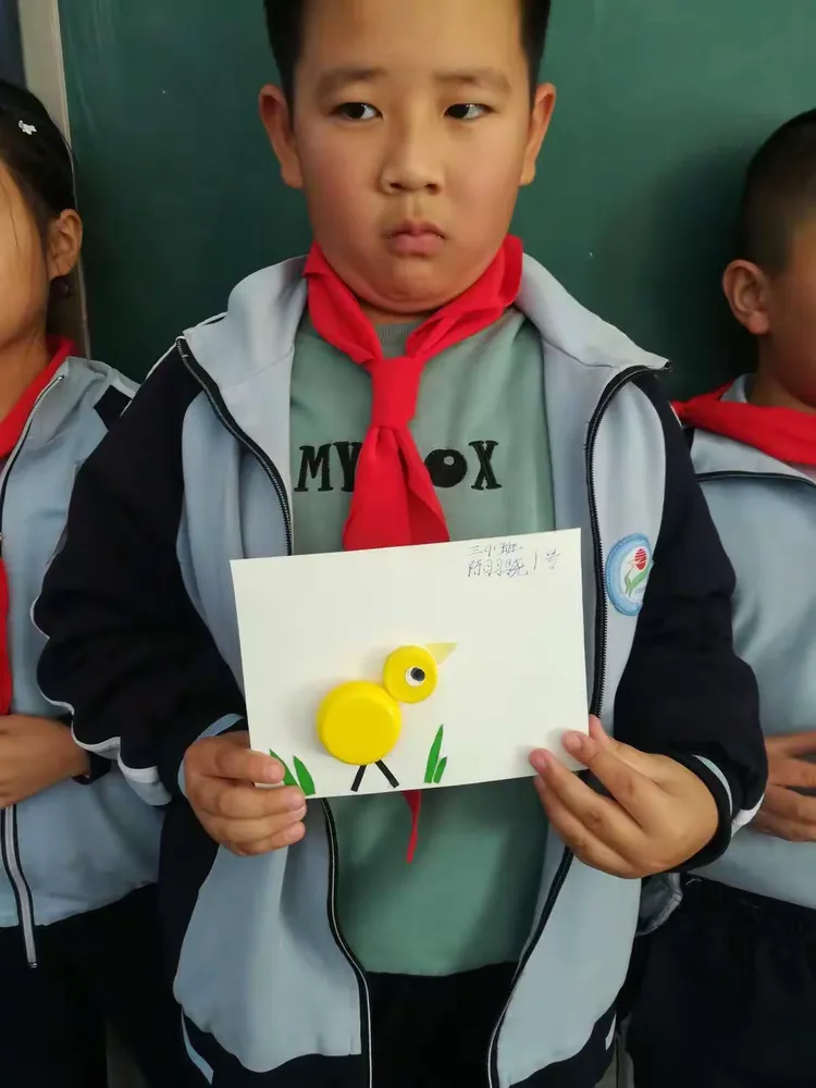 驻马店第二实验小学三年级一班变废为宝手工制作