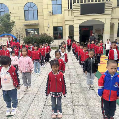 富家桥镇中心幼儿园大二班第十一周日常活动剪辑