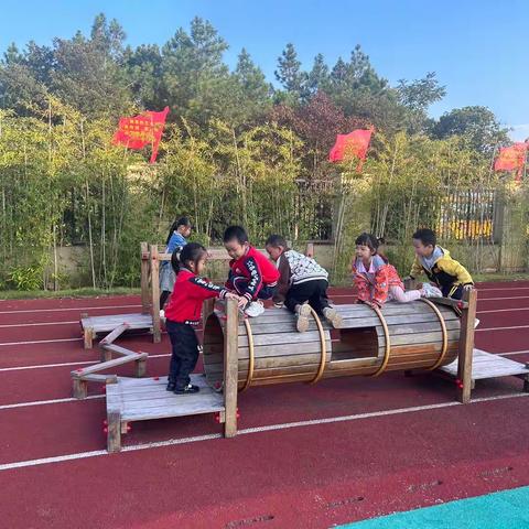 富家桥镇中心幼儿园大二班第九周日常活动剪辑