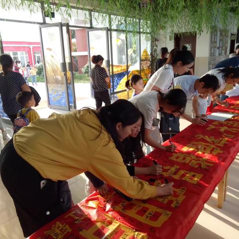 如皋市长江镇永平幼儿园小班年级组举行“让爱在家—‘有效陪伴 幸福成长’”启动仪式