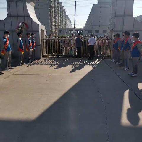 志愿服务　爱满校园