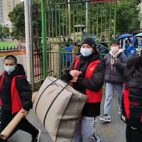 嘉禾五中：践行志愿服务精神 助力学生安全返校