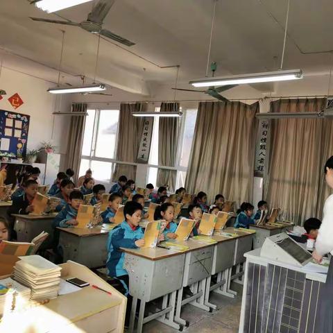 【云峰中心学校】小学语文教研组开展教研活动