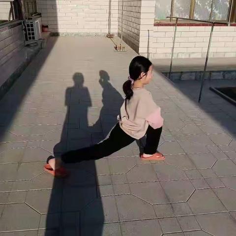 牛驼镇中学“阳光锻炼一小时，健康快乐每一天”活动纪实