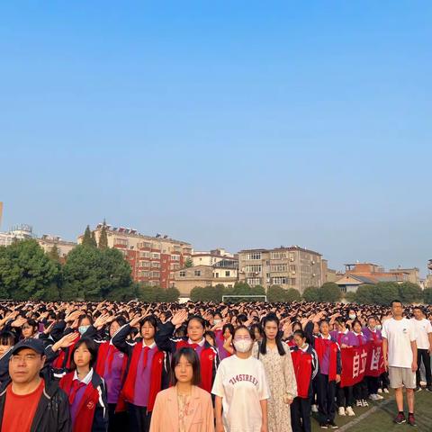 柴桑区二中举行“喜迎二十大 向国旗敬礼”爱国主义主题教育活动