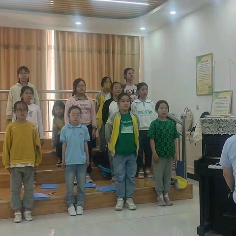 钱学森科技小学合唱团排练
