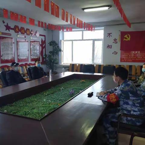 十八站林业局副局长周宏君深入十七站森林资源管护区检查督导防火工作