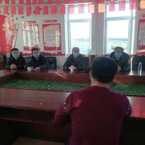 十八站林业局党委委员、组织部部长李轶男到十七站森林资源管护区指导疫情防控工作