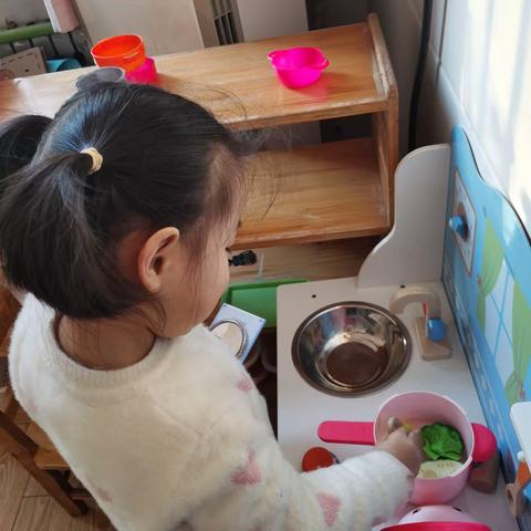 07小三班  扮“家家酒”