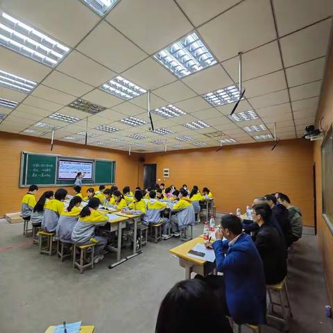 深度教研磨好课，专家引领促成长——丰城市历史研训团队到我校指导教学教研工作