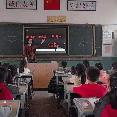 缅怀革命先烈，传承红色基因。