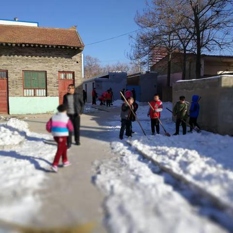 杜庄小学师生扫雪