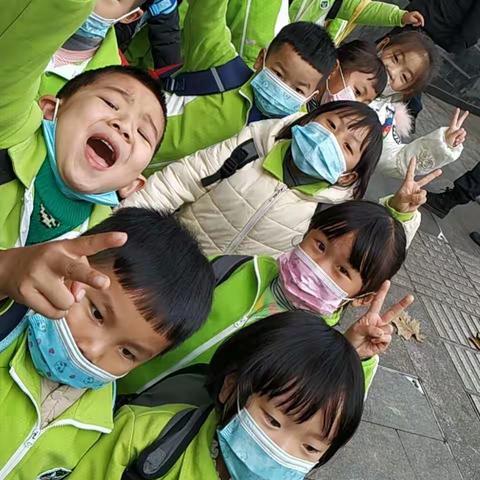 钟山区伟才幼儿园户外实践活动～徜徉书海