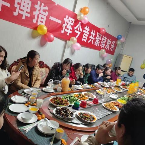 《福虎生威欢聚一堂》宫河好日子超市喜迎新年来临之际，共聚一堂齐心协力共赢未来，祝各位在新的一年工作顺利！！