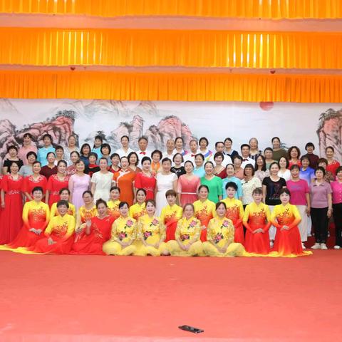 阳春市老干部(老年)大学音乐五班与美华欢乐队联欢会花絮！
