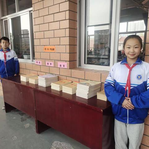 作业展评树榜样， 见贤思齐共进步 ——一实小四六班优秀作业展示活动