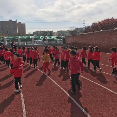 蓓蕾幼儿园2019年秋季亲子运动会——大二班