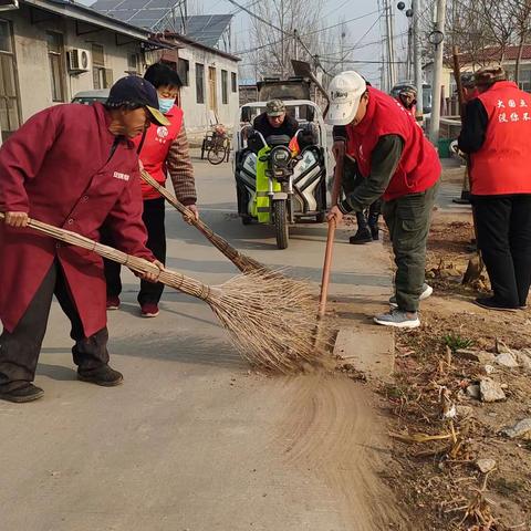 谷岭路道路两侧大清扫