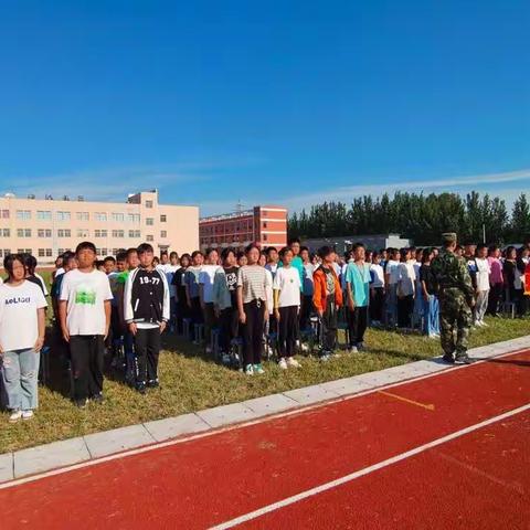 军训汇演展风采 飒爽英姿谱华章——官桥中学新生军训汇报演出