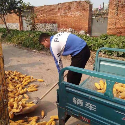 21机电1班感恩孝亲活动