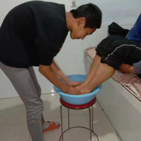 21机电1班感恩活动