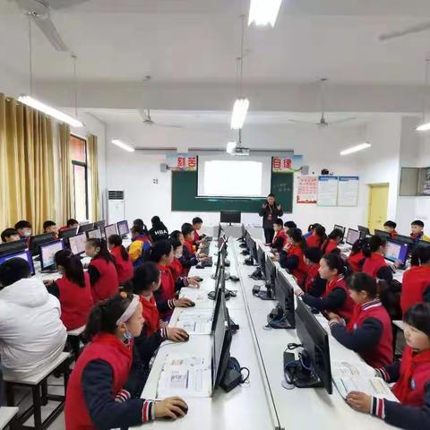 立足课堂，玩转Scratch，提升学生的编程思维——亳州市第一小学四年级信息技术观摩课活动