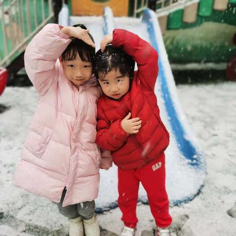 下雪啦打雪仗啦