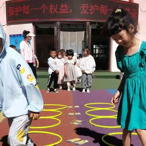 【十二幼学前教育宣传月】“绽放自我，快乐你我”户外阳光活动（中一班）