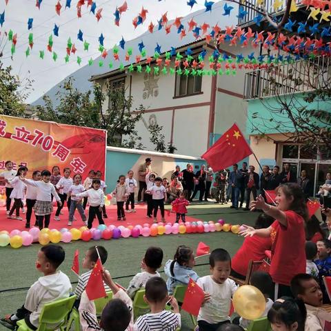 西羌幼儿园   庆祝新中国成立70周年华诞，我给祖国妈妈过生日，我爱祖国，我爱五星红旗！