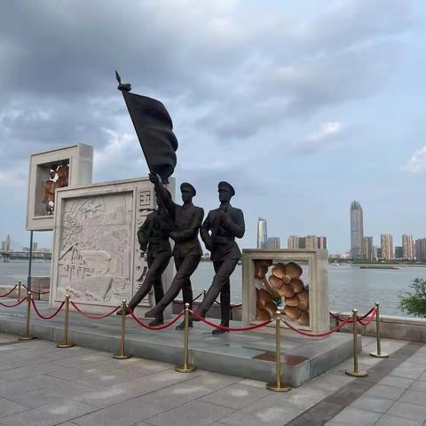 南昌经开区代表队“7•16”横渡赣江演练！