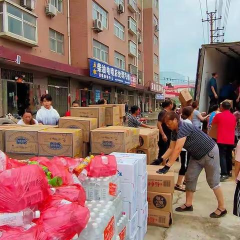 人在上海，心系家乡父老乡亲 ；情牵巩义，抗涝救灾千里驰援