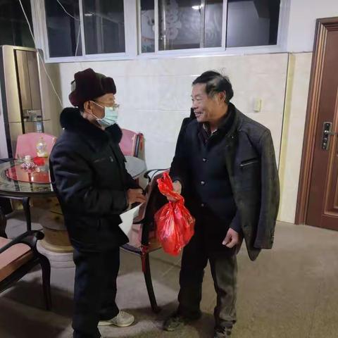 发放“防疫包”
